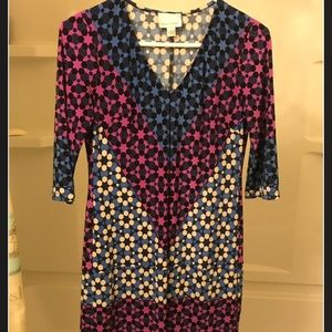 Donna Morgan 3/4 length v-neck shift dress